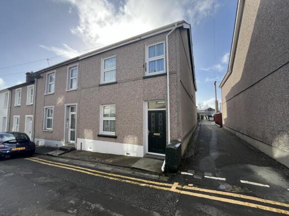 4 bed property, in Greenfield Place, £215,000
