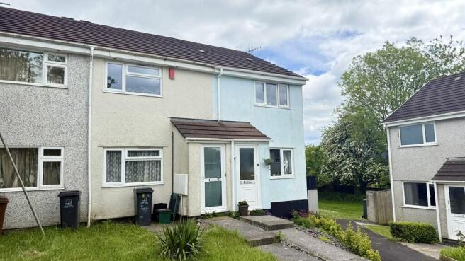 2 bed property, in Dunsterville Road, £215,000