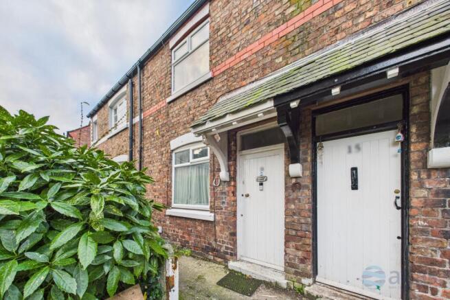2 bed property, in Little Bongs, £120,000