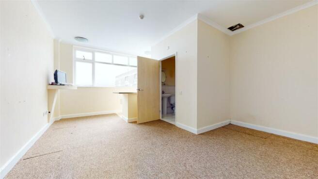 1 bed property, in Maritime House, £75,000