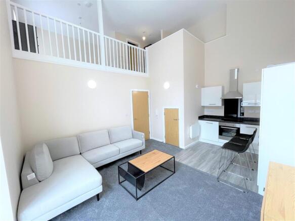 2 bed property, in Arc Avenue, £170,000