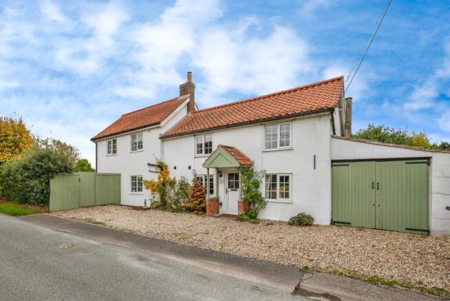4 bed property, in Short Lane, £475,000