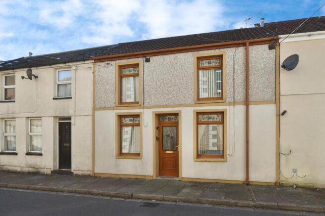 3 bed property, in Cwmneol Place, £115,000