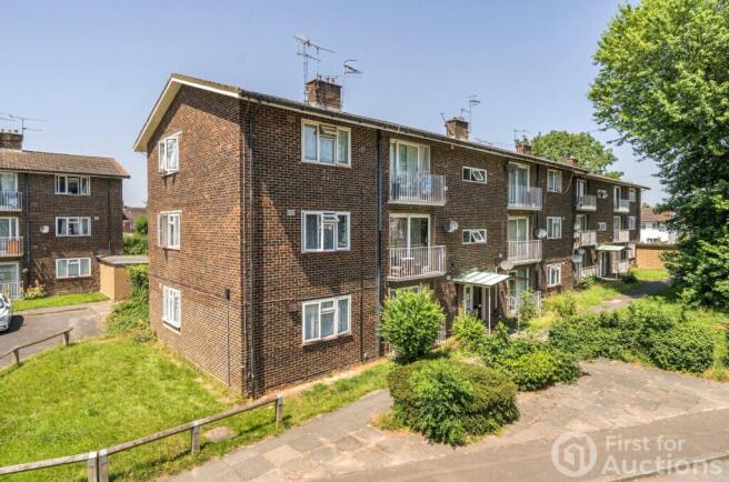 2 bed property, in Oak Way, £150,000