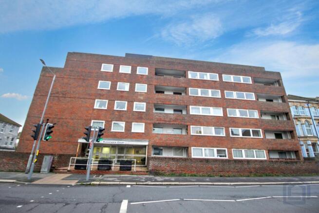 1 bed property, in Flat 4, £9,000