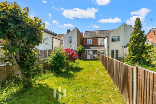 2 bed property, in Royston Road, £550,000