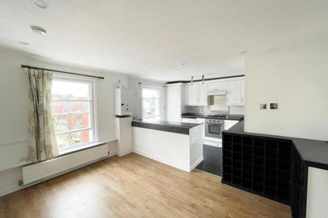1 bed property, in Belfort Road, £200,000