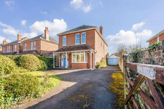 4 bed property, in Woodlands Avenue, £750,000