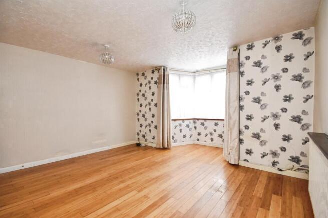 2 bed property, in Albany Road, £210,000