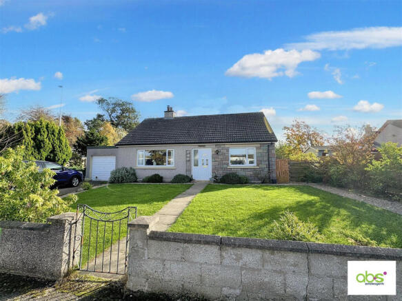 2 bed property, in Spey Street, £240,000