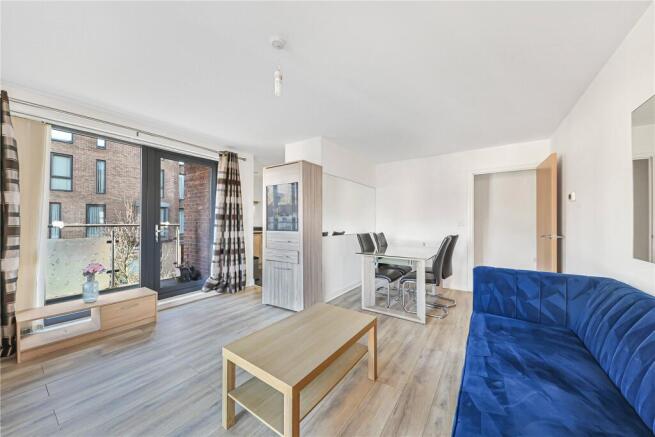 2 bed property, in Billroth Court, £415,000