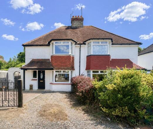 3 bed property, in Mill View Road, £260,000