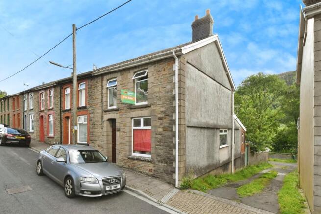 3 bed property, in Milton Street, £115,000
