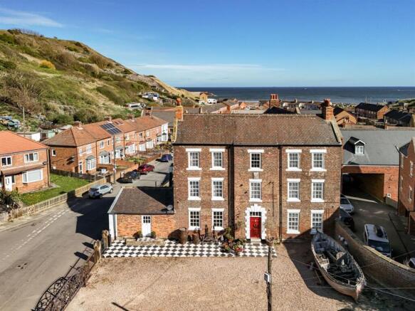 7 bed property, in Moonfleet, £900,000