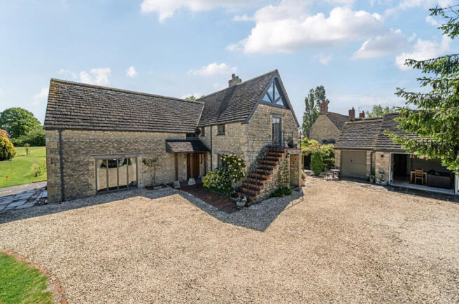 4 bed property, in Whaddon, £775,000