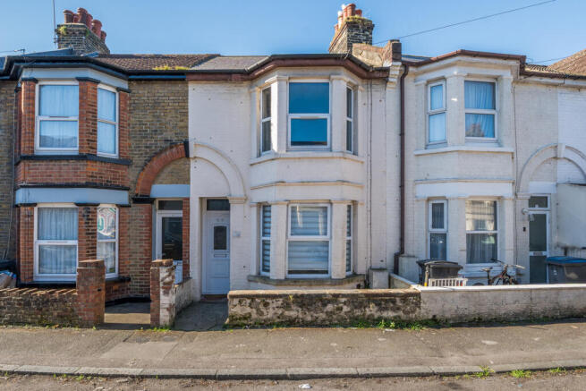 2 bed property, in Balfour Road, £195,000