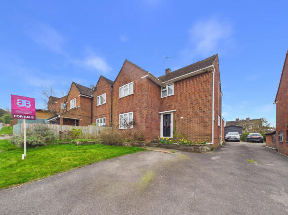 3 bed property, in New Road, £535,000