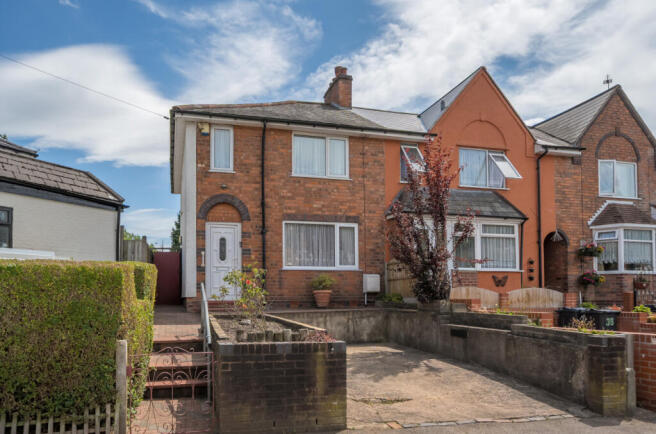 3 bed property, in Vimy Road, £240,000