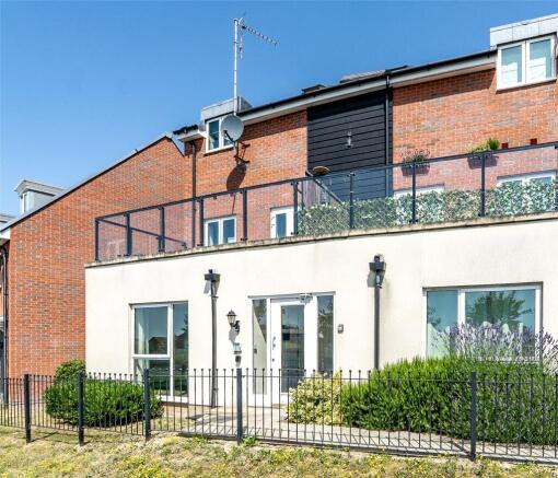 1 bed property, in Sir Frank Williams Avenue, £185,000