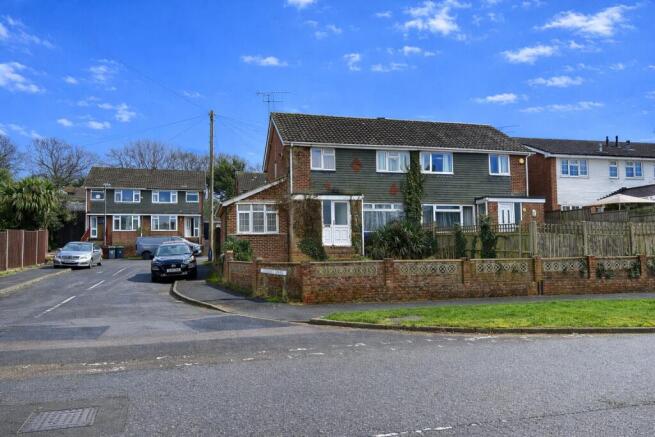 3 bed property, in Frogmore Lane, £300,000