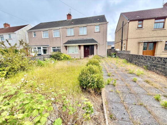 3 bed property, in Lupin Close, £130,000