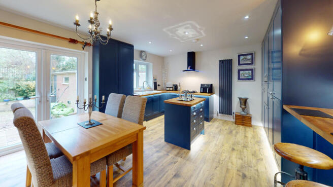 2 bed property, in Thunder Lane, £475,000