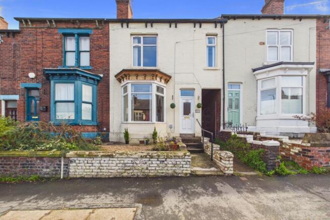4 bed property, in Chesterfield Road, £230,000