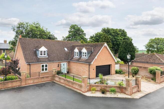 3 bed property, in The Homestead, £650,000
