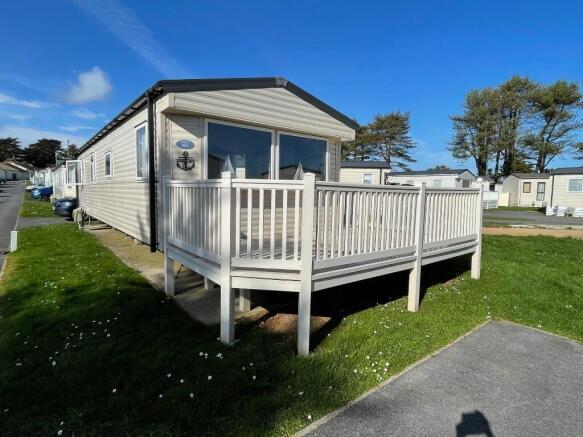 2 bed property, in Gillard Road, £24,500