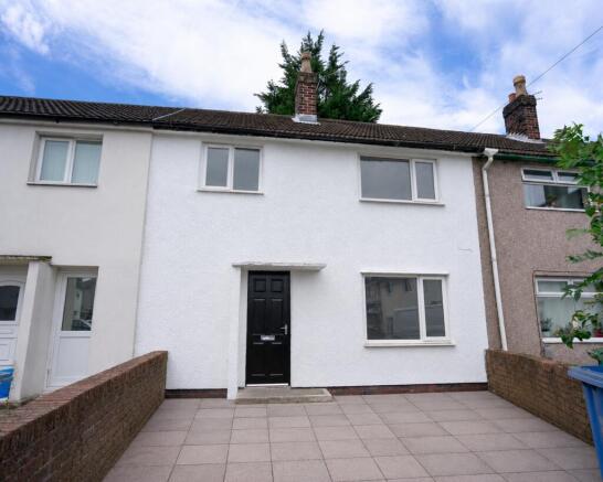 3 bed property, in Croft End, £130,000