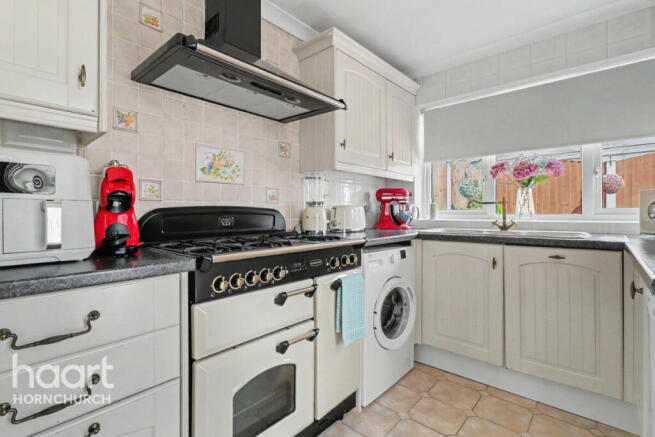 3 bed property, in Duxford Close, £475,000