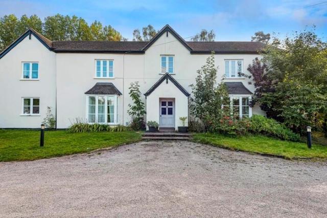 2 bed property, in The View, £160,000