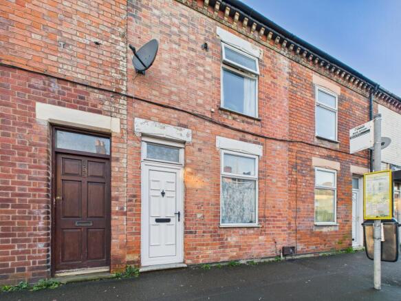 2 bed property, in Waterloo Street, £120,000
