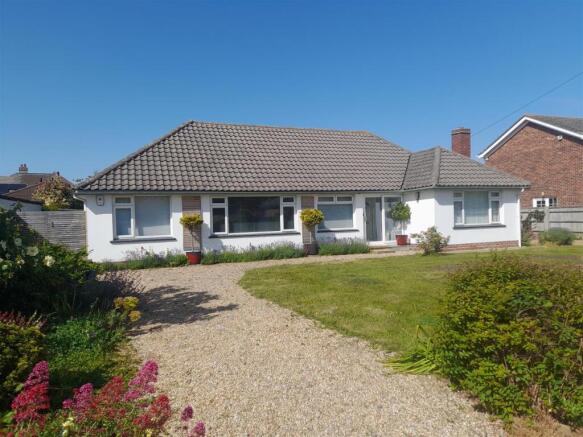 3 bed property, in Hill Head Road, £775,000