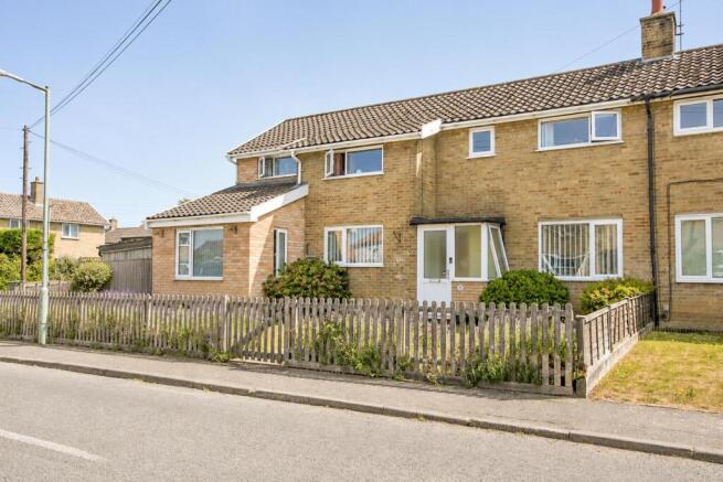 4 bed property, in South Close, £315,000