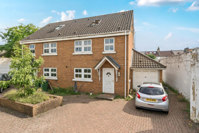 4 bed property, in Felltram Mews, £650,000