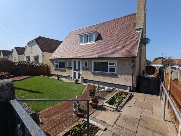 2 bed property, in Vincent Avenue, £299,950