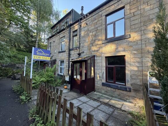2 bed property, in Mount Street, £170,000