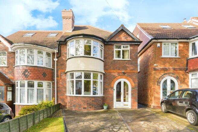 3 bed property, in Edenbridge Road, £335,000