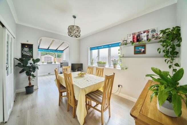 2 bed property, in Clinton Crescent, £500,000