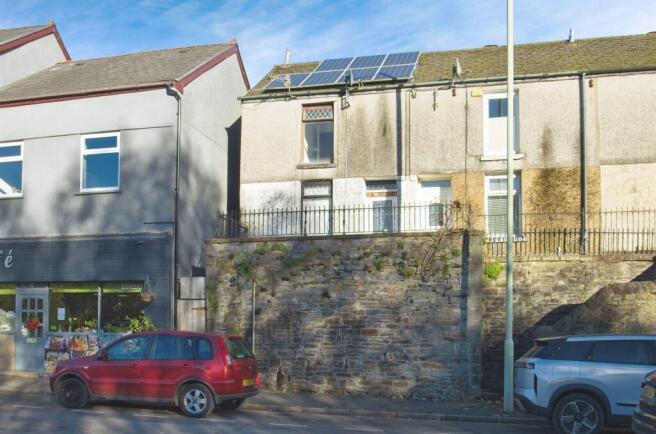 2 bed property, in Ystrad Road, £45,000