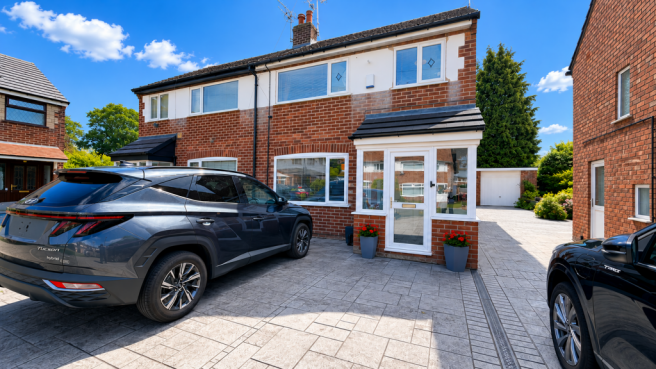 4 bed property, in Corley Avenue, £375,000