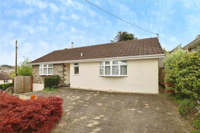 2 bed property, in Glenfield Road, £295,000
