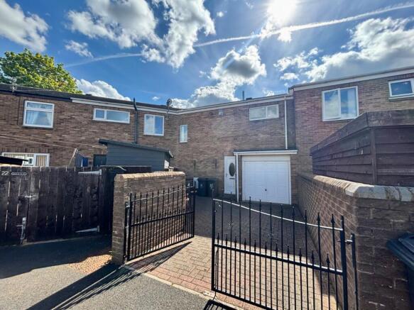 3 bed property, in Briarwood, £145,000