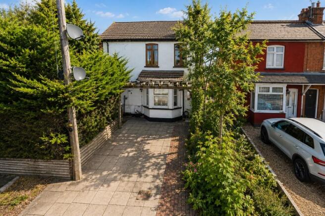 1 bed property, in High Street, £210,000