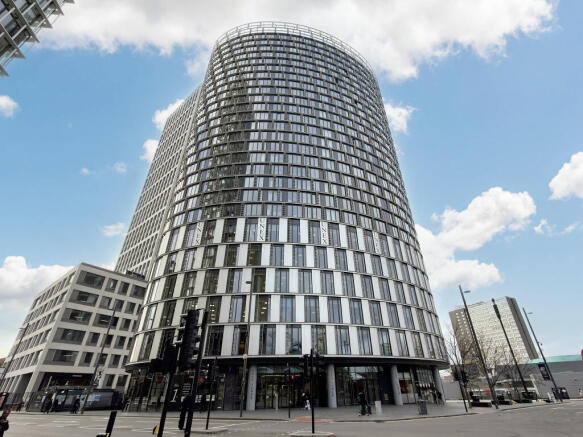 2 bed property, in 92 Unex Tower, £380,000