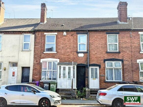 2 bed property, in Parkfield Road, £110,000