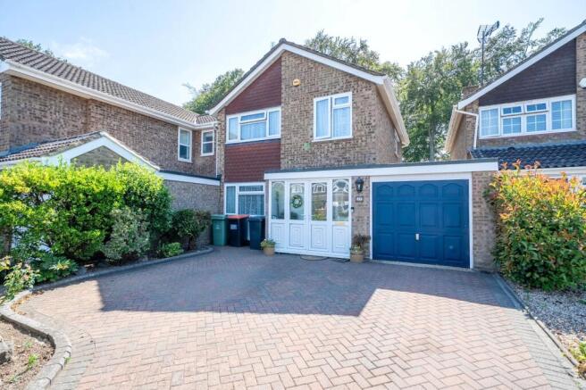 3 bed property, in Weatherby, £435,000