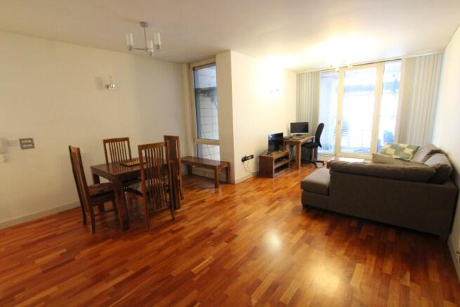 1 bed property, in Leftbank, £215,000