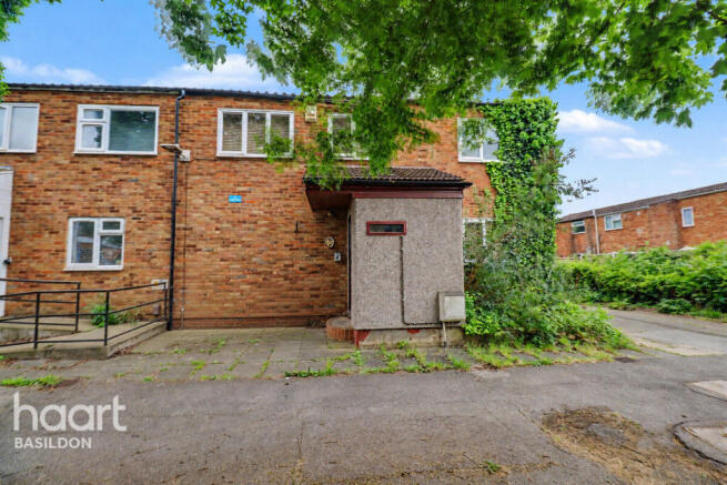 3 bed property, in Maydells, £270,000